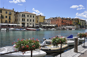 I canali e le mura fortificate di Peschiera del Garda